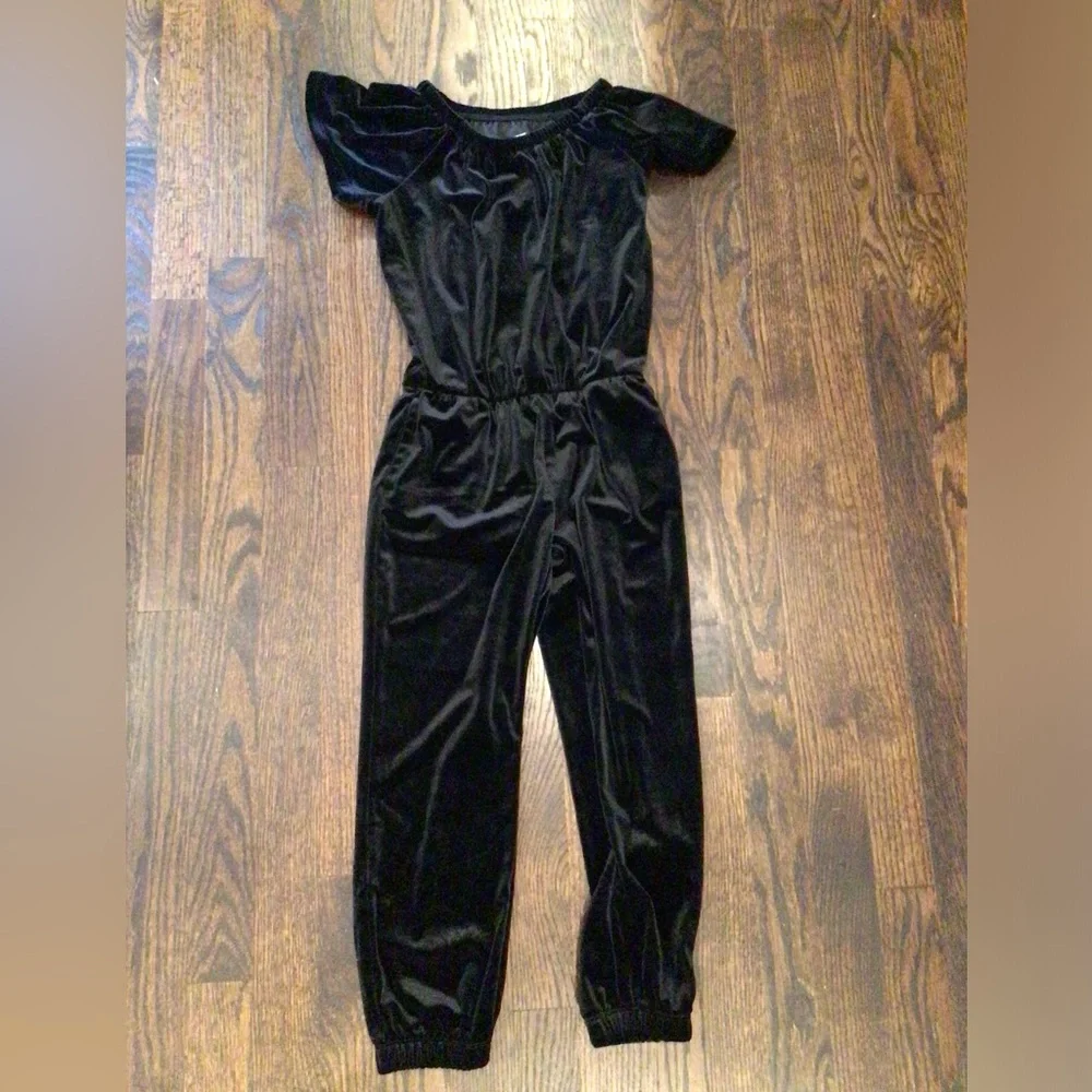 Gap Kids Girls Black Velour Jogger Style Jumpsuit.